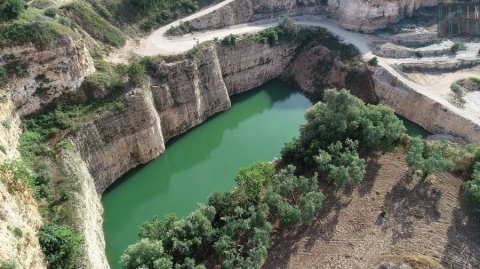 La Bari che non ti aspetti: in una cava al confine con Bitritto c'� un lago nascosto